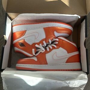 Jordan 1 mid electro orange